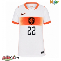 Camiseta Países Bajos Denzel Dumfries #22 Visitante Equipación para mujer Mundial 2026 manga corta